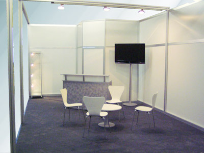 Systemstellwand R8 breites Profil Mietsystemstand